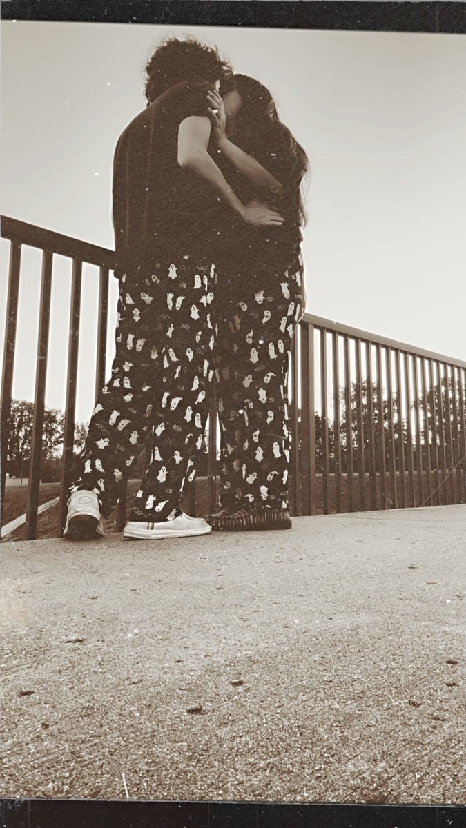 staydothappy's tweet photo. i love my boyfriend <3 https://t.co/0KMzI9UOzO