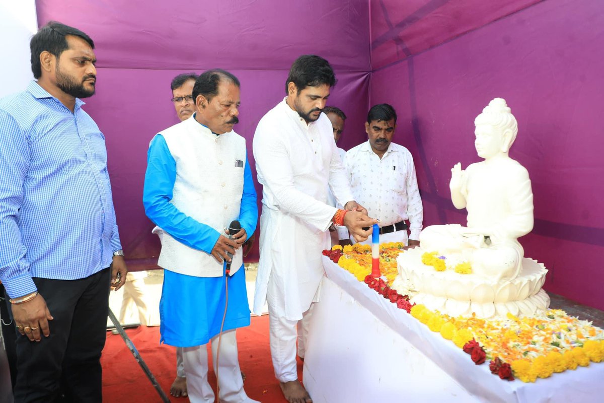 mg_7677's tweet photo. धम्म पहाट 🙏🏽

कल्याण पूर्व अशोकनगर वालधूनी येथे पहाट भगवान गौतम बौद्ध व बाबासाहेब आंबेडकर यांच्या संगीतांने दुमदुमली.

धम्मचक्र प्रवर्तन दिनानिमित्त व अशोक विजयादशमी दसराच्या मनपूर्वक शुभेच्छा ! 🙏🏽
@DrSEShinde https://t.co/al3RTl2LJQ