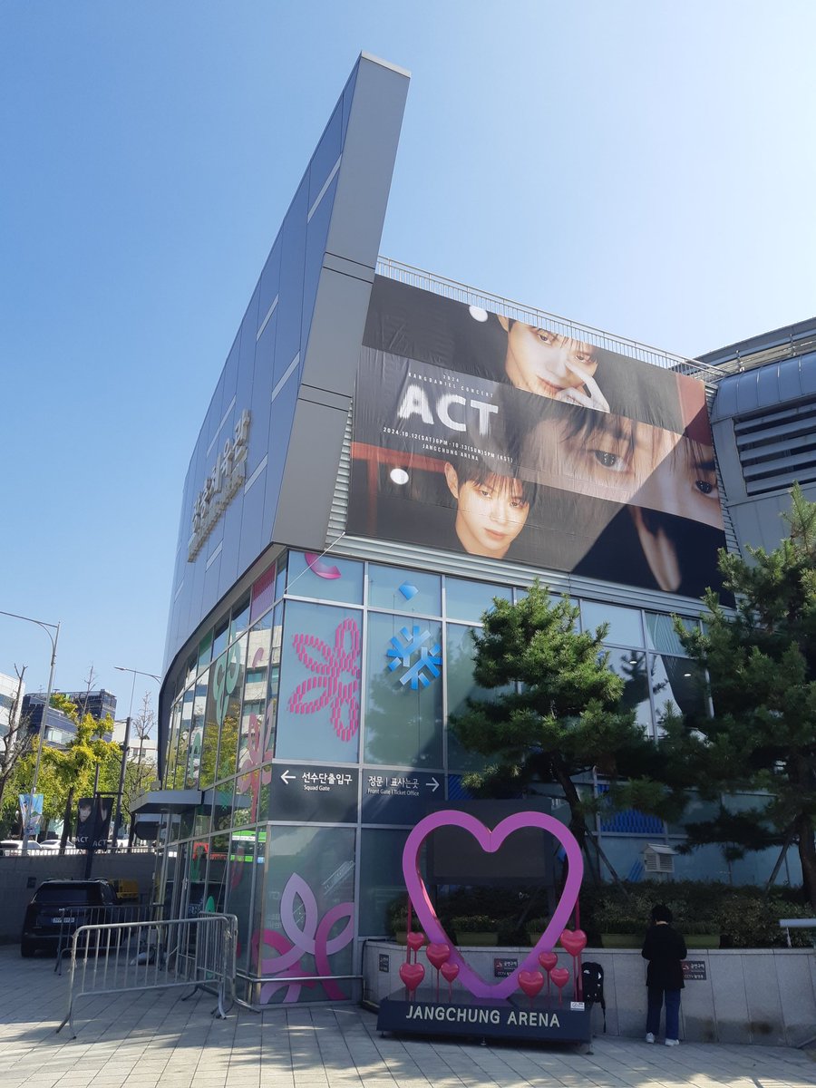 Daniel_Peach_96's tweet photo. Right here @ Jangchung Arena. See you tonight !! 

#ACT_Concert #KangDaniel https://t.co/ESAHGutN1l