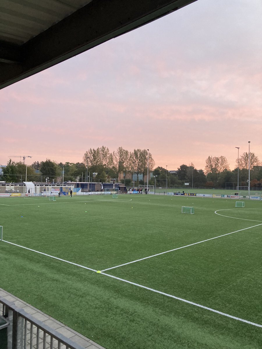 Deze ochtend verwachten we weer 40 talentjes voor het Kampioenenbal (JO7) bij <a href="/BlauwGeel55/">Blauw Geel '55</a>! #plezier #zinin