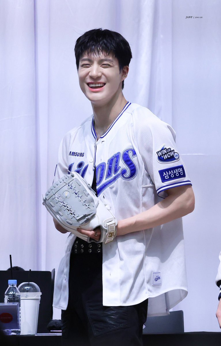 lejenojaemin's tweet photo. Giveaway  for Jeno akhirnya FIRST PITCH🥹🫶🏻💗

..Saldo spay untuk 5 winners 

🎀 ꮺ ִֶָ ׂ  rt and like ׂ ּ ꒱
🎀 ꮺ ִֶָ ׂ  reply 
 "THANK YOU LEE JENO"  ּ ꒱
🎀 ꮺ ִֶָ ׂ  follow me ׂ ּ 
🎀 ꮺ ִֶָ ׂ  Only Jenfs dan nctzen yang sayang sama Jeno ׂ ּ ꒱

end? Tba
Good luck 💗🫶🏻 https://t.co/YkuxvLoIt1