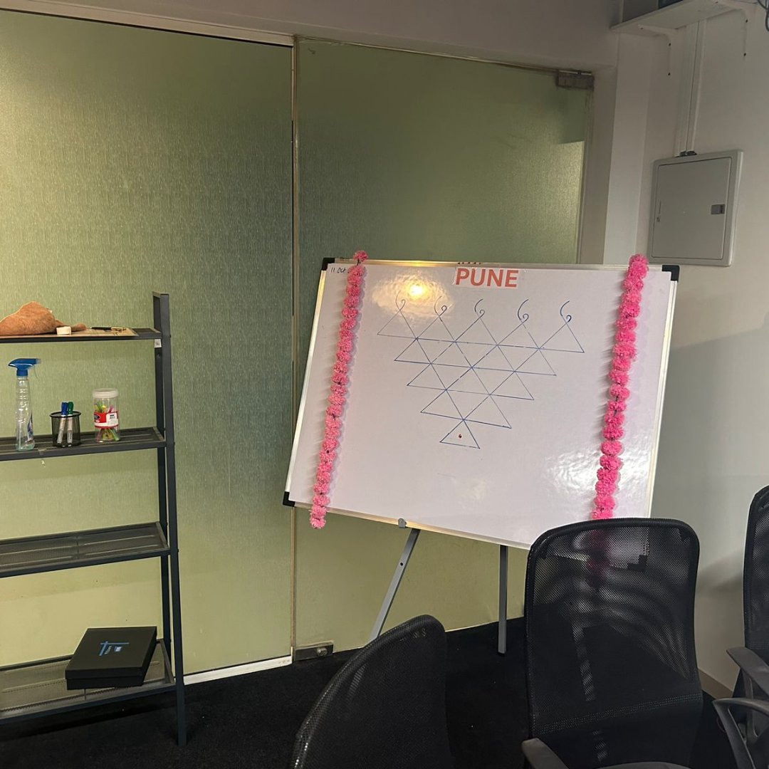 FlowwAPIs's tweet image. 🌟 Happy Dussehra from Floww! 🌟

Embracing new beginnings, stronger bonds, and the spirit of victory. Let&apos;s keep growing together! ✨

#HappyDussehra #TeamFloww #gofloww #growwithfloww