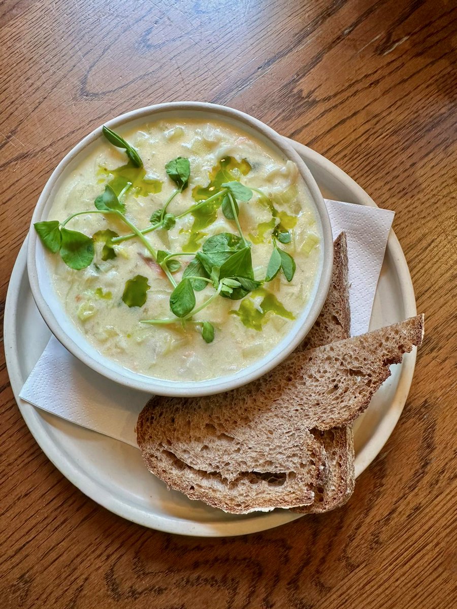 TheSwanWalton's tweet image. Savoring the rich, creamy goodness of fresh seafood chowder 📷📷
A bowl of ocean flavors in every bite! 📷
@y@youngspubs #SeafoodLovers #ChowderCravings #autumnmenu