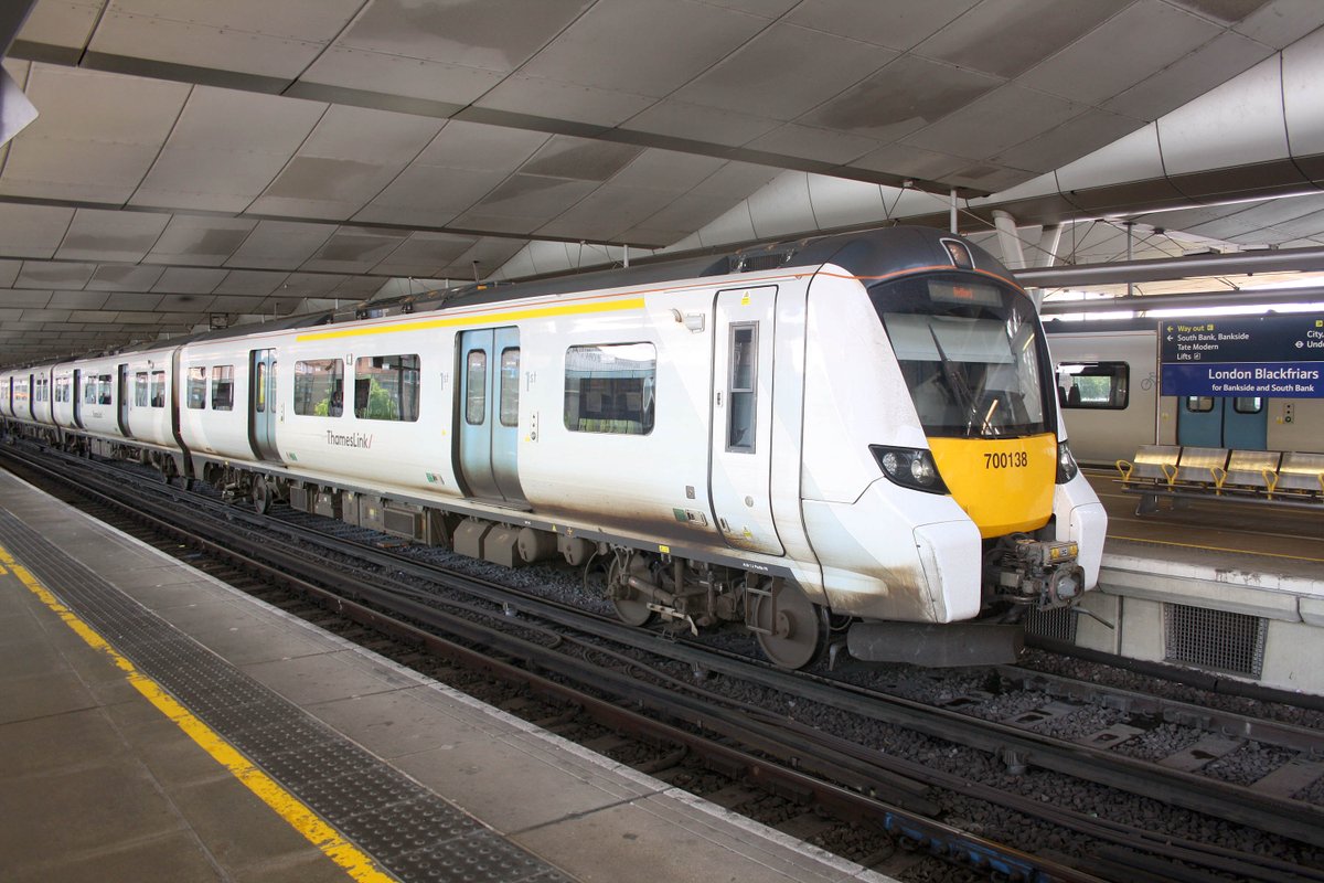 mavmaramis's tweet image. London. Blackfriars Station. 700117 (1); 700138 (2). Thameslink livery. Built Siemens Mobility, Krefeld, Germany. Photos: 15.06.2024. #London #railway #Class700 #Desiro #Blackfriars @SteelCityDog_ @SalopianLyne