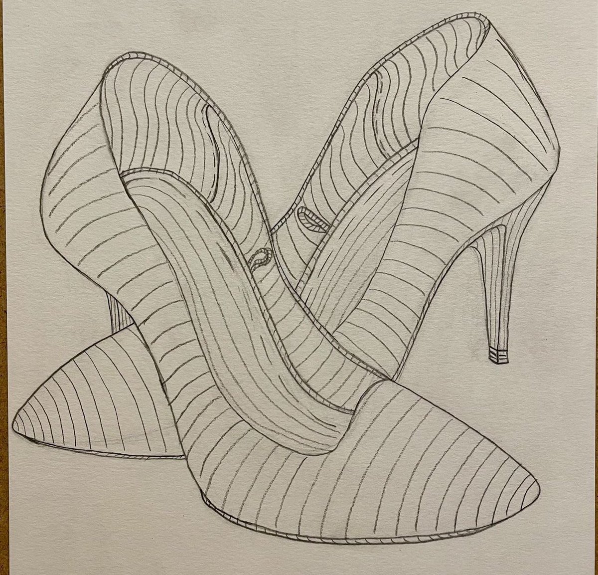 almartDCA's tweet image. Seeing beyond the surface 👠✨
It’s all about breaking down the volume and understanding how light and shadow shape our perception of objects. Every line is a layer, a glimpse into how the object exists in space.
#VolumetricDrawing #RISDart #ContourLines #ObjectStudy #Artist