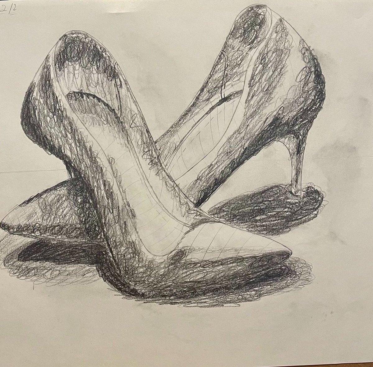 almartDCA's tweet image. Seeing beyond the surface 👠✨
It’s all about breaking down the volume and understanding how light and shadow shape our perception of objects. Every line is a layer, a glimpse into how the object exists in space.
#VolumetricDrawing #RISDart #ContourLines #ObjectStudy #Artist