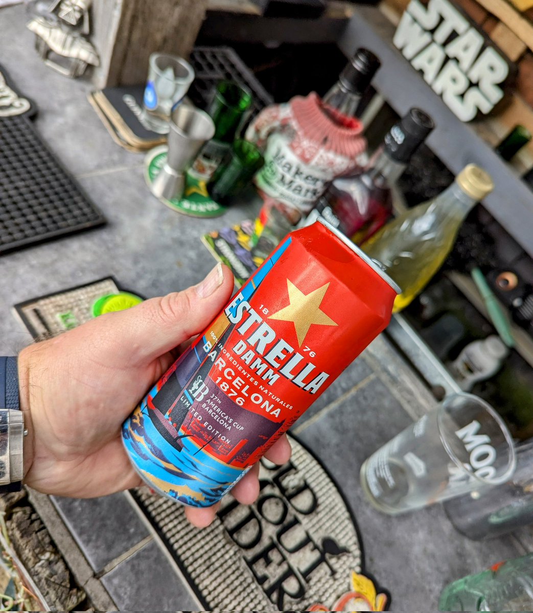jayclark0106's tweet photo. Smashed the #Housework this morning, kitchen cleaned, floor mopped and disinfectant done, hoovered stairs and floors, going to enjoy this π #SweatOn @EstrellaDammEs #Reward https://t.co/OT6Gm4Ha2P