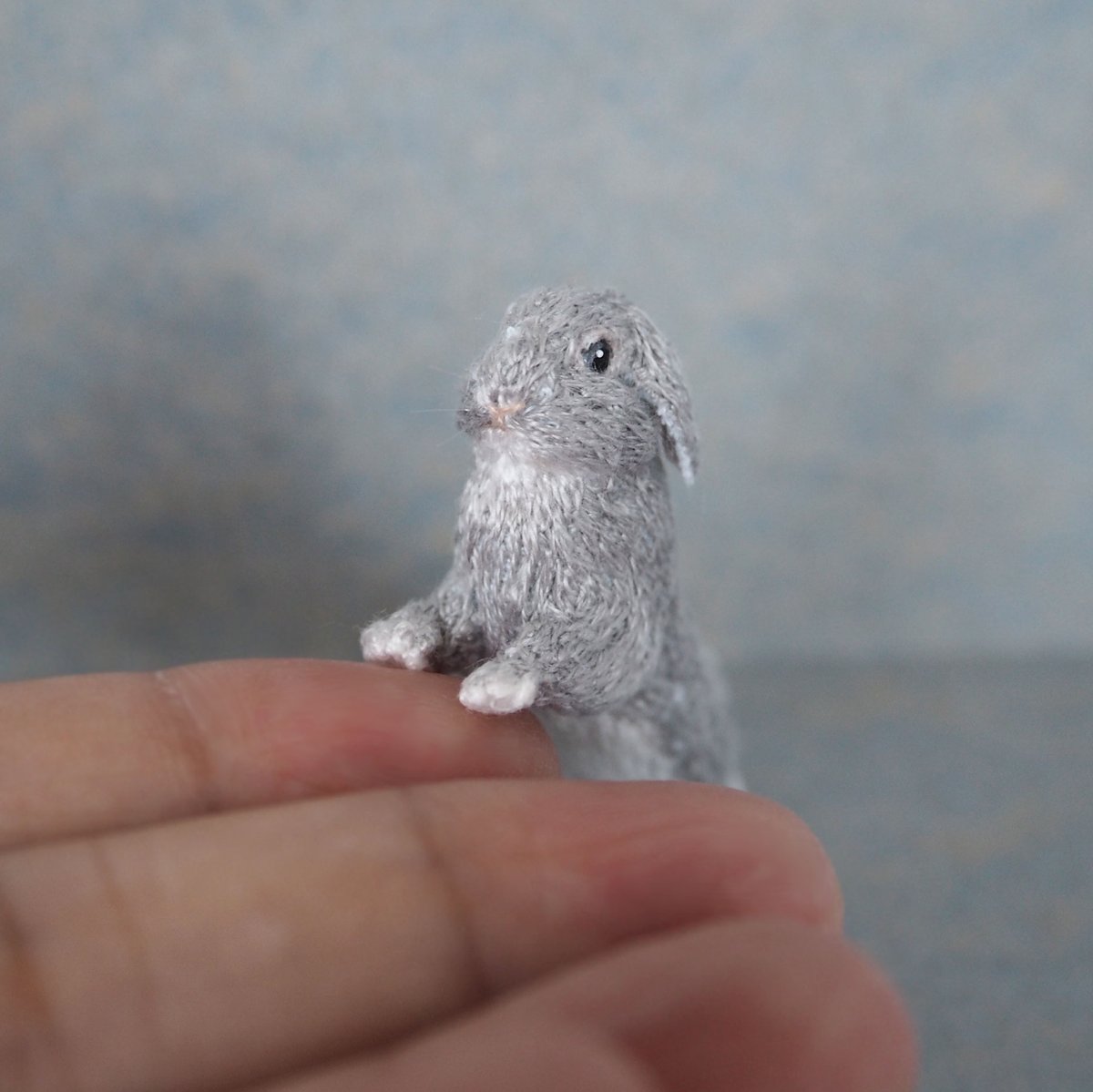 twitQucco's tweet photo. 毛並みを刺繍、目をガラスビーズで表現したちいさなうさぎのぬいぐるみを作っています。
見ていただけると嬉しいです☺️

 #ハンドメイド一目惚れ大作戦 https://t.co/0myAaM6hcR