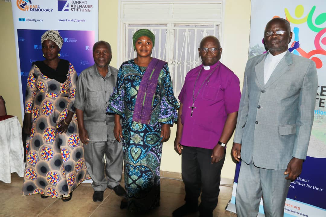 KasUganda's tweet photo. 📍Kasese
We teamed up with @GlpcUg to host #identitytalks with senior citizens and other thought leaders. The discussions focused on the importance of social harmony and peaceful co-existence, as well as the need to involve young people as change agents. #KAS4Democracy. https://t.co/oBDdKvtTde