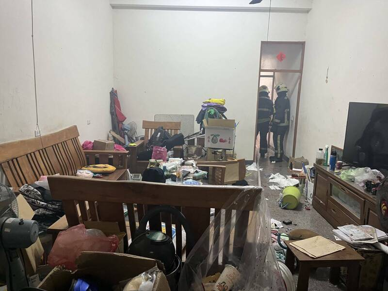 ltntw's tweet image. 太可怕，玩煙火玩到手都沒了......（圖／民眾提供）

【抽菸引發大爆炸！台中3名高中生玩煙火 1人右手掌血肉模糊截肢】
news.ltn.com.tw/news/society/b…

#台中 #高中生 #煙火 #Taiwan #台湾