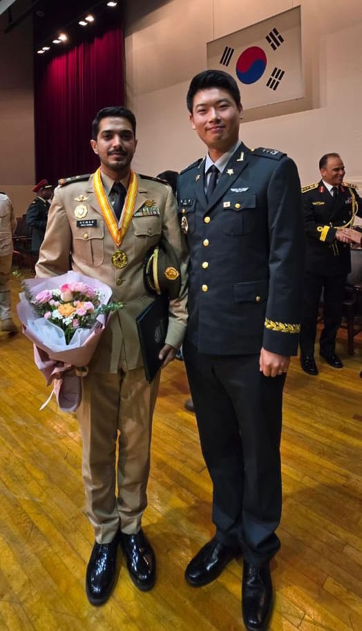 انهى المقدم ركن احمد  بن  مشحن بن مبارك المسعدي العروي الجهني دورة الاركان والتي ابتعث لها، بكوريا الجنوبيه . 
تهانينا والف مبروك 🌹