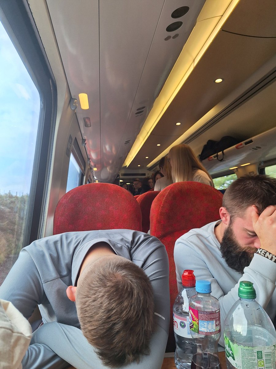 Prof Kate Pangbourne FHEA FRGS CMILT #WIASN (@contourgeek) on Twitter photo I question <a href="/CrossCountryUK/">CrossCountry Trains</a> logic of having a 4 car service on a day when the York Races are on. This is the 12.08 from Leeds to Edinburgh. I question <a href="/CrossCountryUK/">CrossCountry Trains</a> logic of having a 4 car service on a day when the York Races are on. This is the 12.08 from Leeds to Edinburgh.