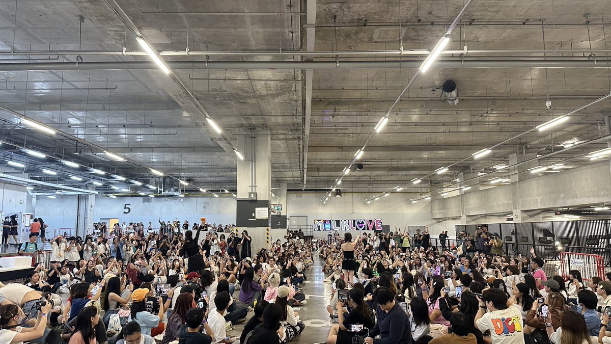 GmmtvShop's tweet photo. นำภาพความน่ารักจากกิจกรรม Fansign ของ มิ้ลค์-เลิฟ ในงาน Book Expo Thailand 2024 มาฝากทุกคนค่า

@panlyyy @loverrukk

#BookExpo2024xML
#GMMTV https://t.co/TOWM6K68cB