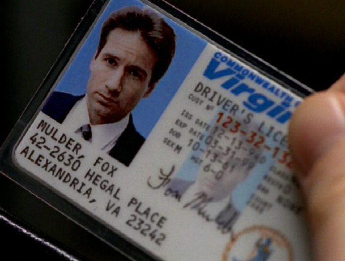 Gibboanxious's tweet photo. Happy birthday to Fox Mulder, born on this date in 1961.. #XFiles https://t.co/pmIvbRn2WA