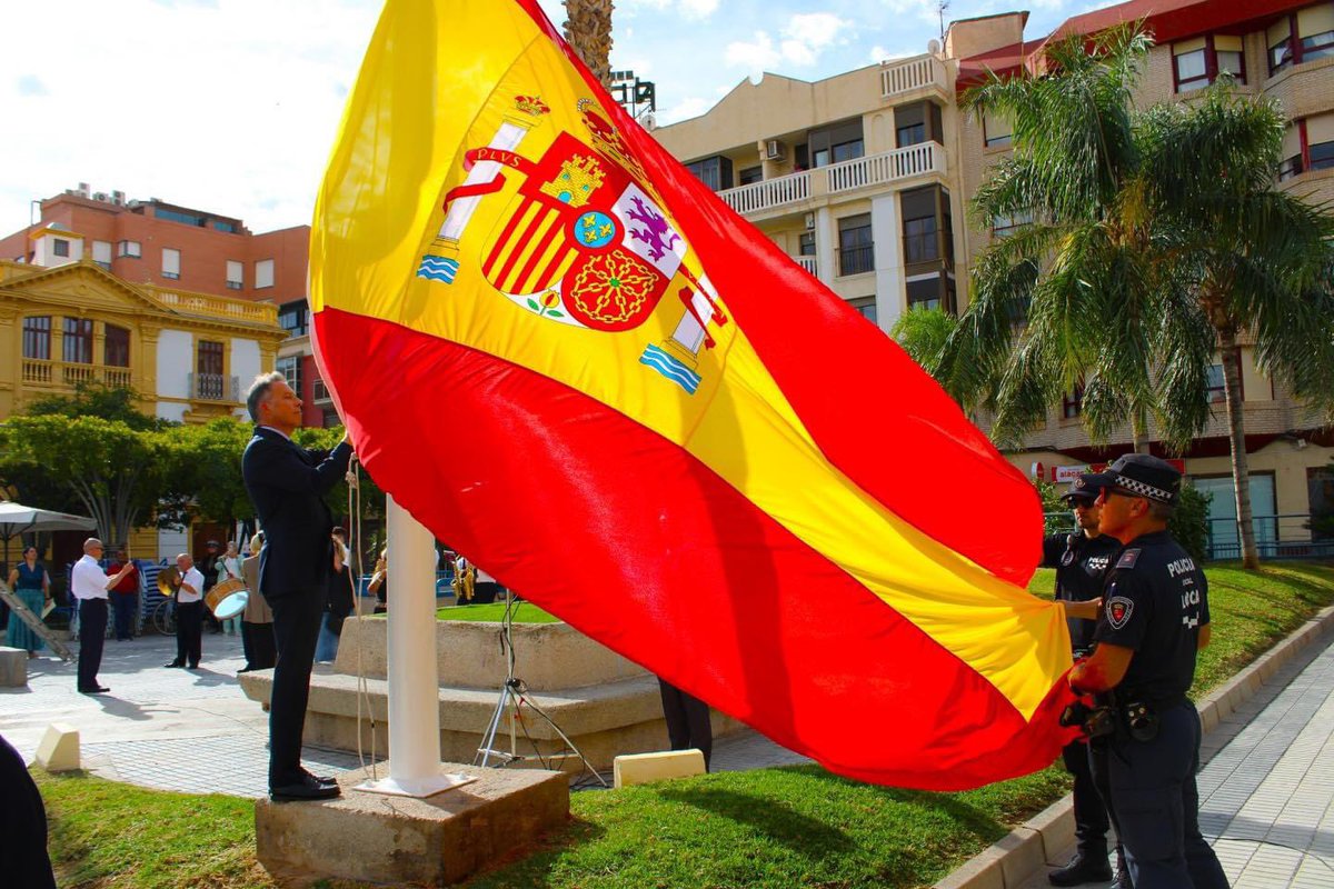 🇪🇸Feliz 12 de octubre, día de la Hispanidad.

Felicidades a la Guardia Civil en el día de su patrona, la Virgen del Pilar💚

SOMOS TU POLICÍA 
☎️0️⃣9️⃣2️⃣