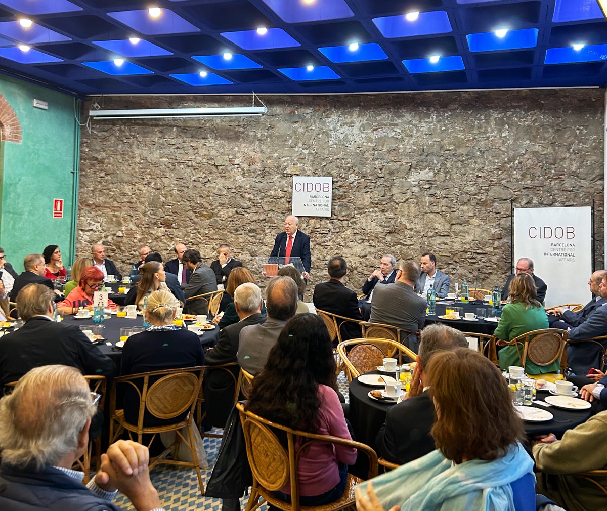 larrygom's tweet image. Qué gran oportunidad tener en el @CidobBarcelona a Miguel Ángel Moratinos, el Alto Representante para la @UNAOC y exministro @MAECgob analizando la situación en Oriente Medio. 

Sus reflexiones son siempre muy reveladoras, y avisa de la concatenación de sucesos para una III WW