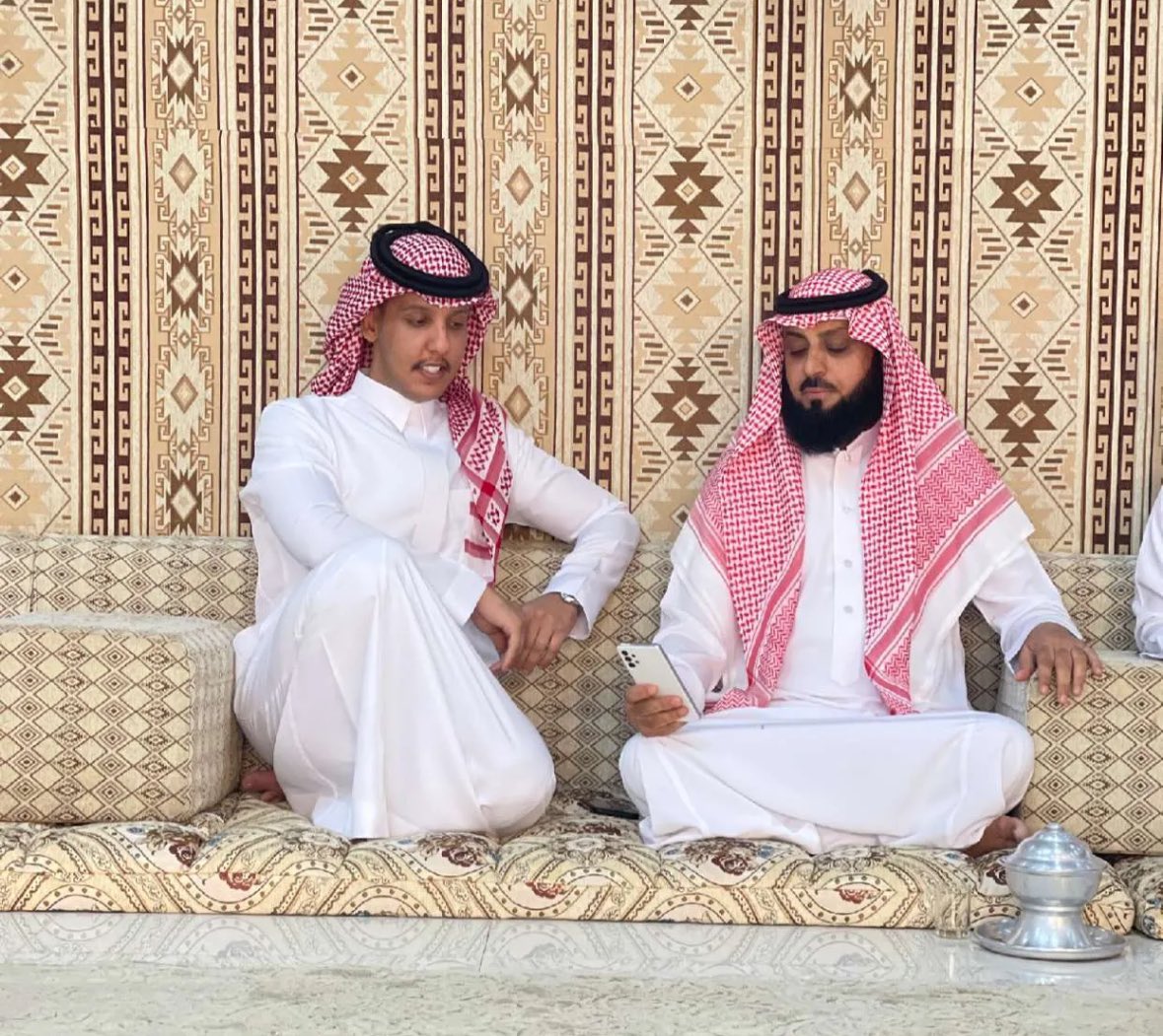 بفضل الله وتيسيره تم عقد قران ابن العم :
مهند بن مطيران المغيص
نسأل الله له التوفيق وان يتمم الله عليه الخير .