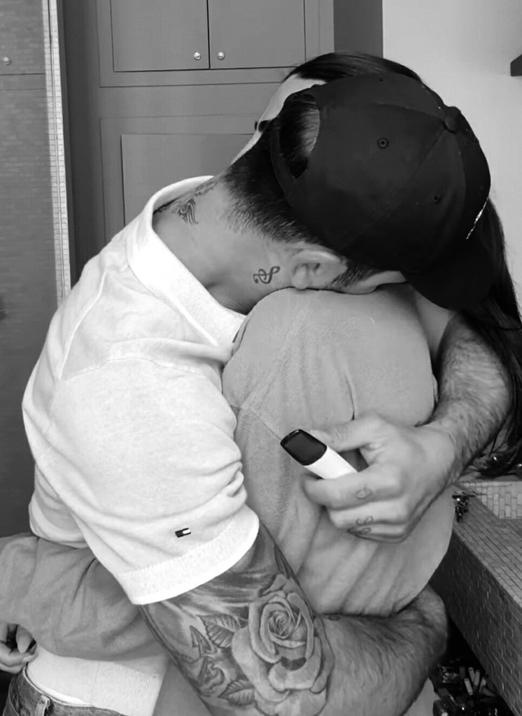 Deabendata4's tweet photo. "Diventare papà è l'emozione più grande. Non vedo l'ora di conoscerlo, di toccarlo, di viverlo. L'amore si amplificherà in casa Pretelli-Salemi. Sono grato alla vita per queste emozioni pazzesche che sto vivendo"

🤍.
#prelemi https://t.co/2n8sPJKBMD