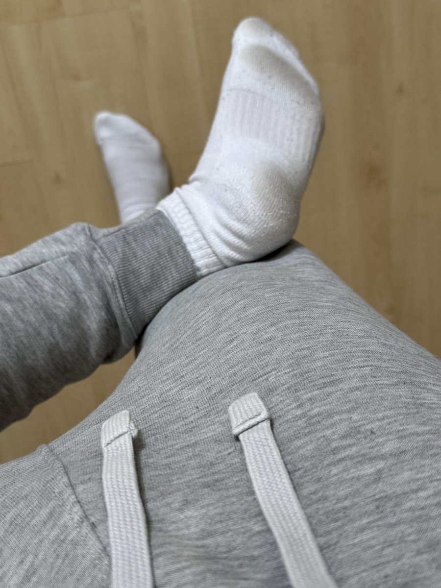 die dreckigen socks passen perfekt in deine dreckige fresse 😌