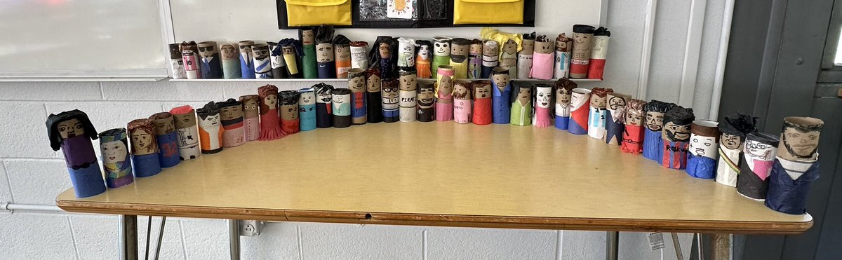 ¡Celebrando el mes de la herencia hispana! 
Spanish 2 students researched and wrote a biography of an influential person from the Spanish-speaking community. They then created 3-D representations of them. So proud of how these turned out!