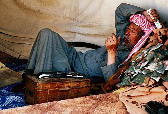 jamaliaat's tweet photo. "خلاصة كل الأيام:
ليس من طبع الحياة تمام الحظوظ. فلا كمال مطلق، ولا نقص مطلق.
ثمة نِعم كتبت لك، وثمة حرمان فرض عليك. وهنا تبدأ حياتك أو تنتهي!
فإما أن تعظم النعم التي لديك فتعيش راضيا مرضيا، أو تقلب كفيك على ما حُرمت منه، وليس وراء ذلك إلا حياة تمر بك دون أن تعيشها" (م)

#جماليات https://t.co/oSvxoomHGX