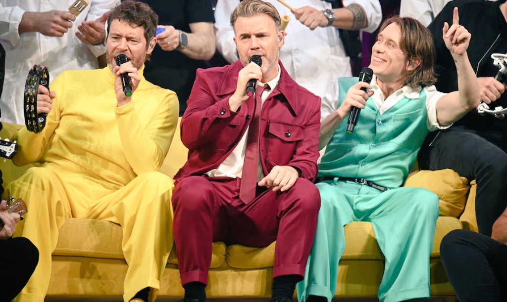 marianna_106's tweet image. Good luck @takethat on the 3rd part of the #ThisLifeTour that will start tomorrow night in Poland... will go to the other side of the world! 🌏
A hug🤗 from those who will be with you and from those who will follow you with hearts and..
Never forget : you are the best!
❤️💙💙🎶😘