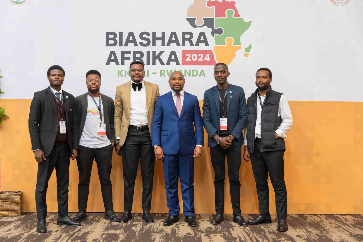 BSivendire's tweet photo. Lors de la deuxième édition biashara de la @AfCFTA, nous avons eu une discussion d'éveil patriotique avec le Dr @TSayiba.
Conscients des anti valeurs qui gangrènent notre pays, nous devons nous approprié la restauration de notre État en changeant le narratif.
@WLinjanja https://t.co/n8DbCS0DfK