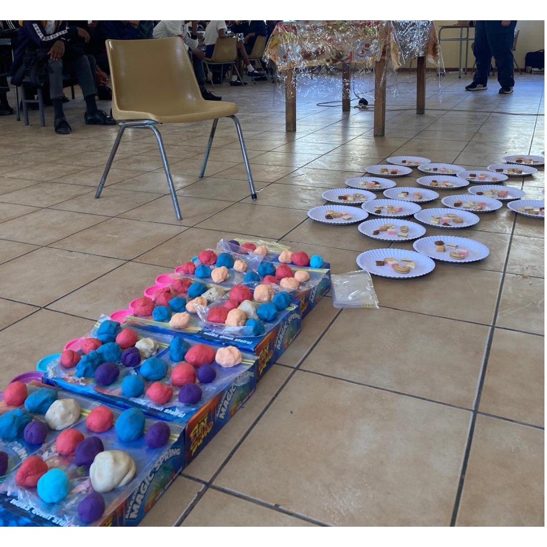 GeoBus_StA's tweet image. This week the GeoBus Without Borders team were in Keetmanshoop, Namibia, with our colleagues from @GRINDicdp and Geological Survey of Namibia to deliver workshops for teachers, @unam_na students and students from J A Nel, PK de Villiers &amp;amp; Keetmanshoop Senior Secondary Schools.