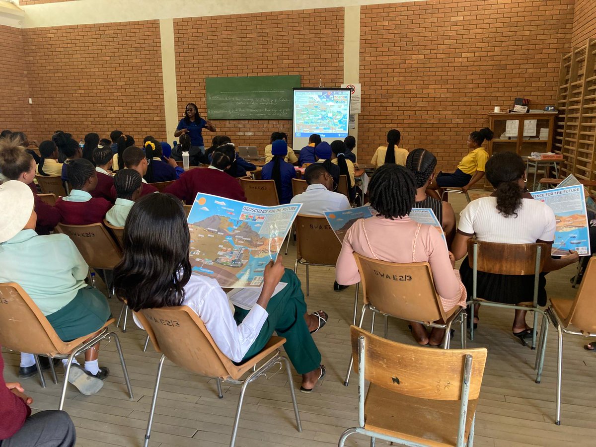 GeoBus_StA's tweet image. This week the GeoBus Without Borders team were in Keetmanshoop, Namibia, with our colleagues from @GRINDicdp and Geological Survey of Namibia to deliver workshops for teachers, @unam_na students and students from J A Nel, PK de Villiers &amp;amp; Keetmanshoop Senior Secondary Schools.