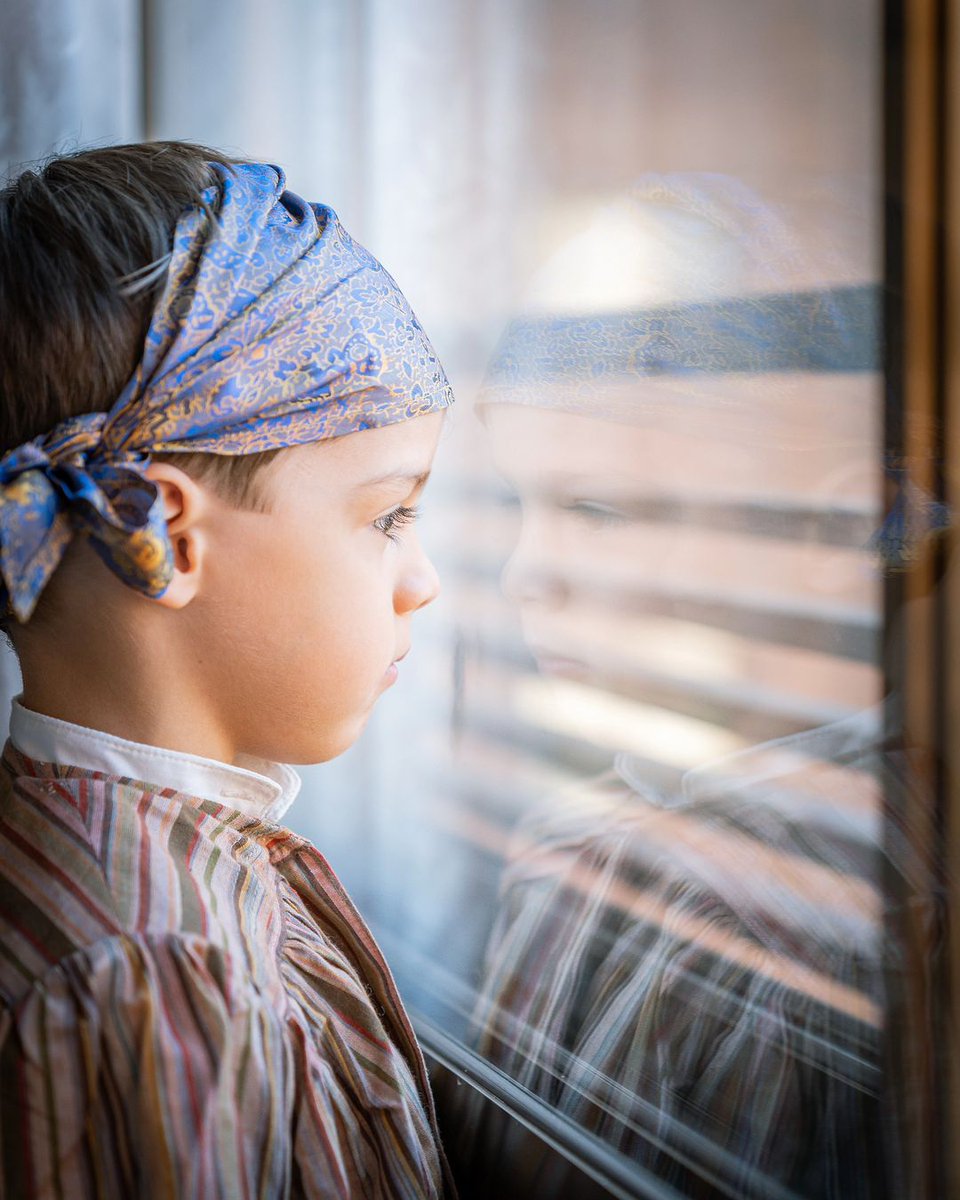 Le moment est arrivé🥰

🌹BONNE FÊTE DU PILAR!🌸

Des milliers de dévots de la Pilarica venus du monde entier se réunissent aujourd'hui à #Saragosse pour offrir des fleurs à la Vierge. Avec elles, un magnifique manteau est créé. Quelle émotion❤️

📸IG alvarocfoto

#VisitSaragosse