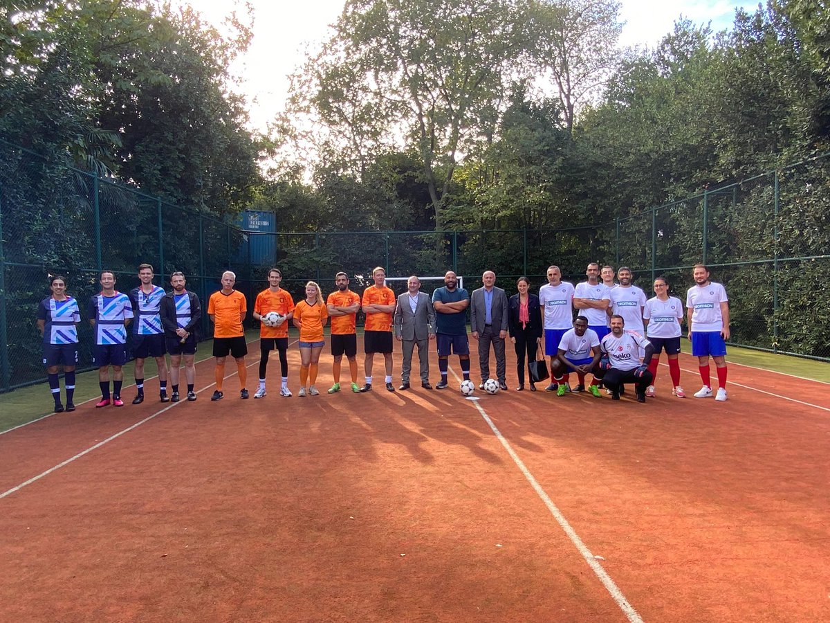 İstanbul 🇬🇧 Birleşik Krallık Başkonsolosluğu'nda muhteşem bir gün geçirdik. 

Geleneksel hale gelen futbol turnuvamız ABD, Kanada, Gürcistan, Danimarka, Hollanda, Almanya, Bulgaristan, İtalya, Belçika ve Fransa Konsolosluklarından takımların katılımıyla gerçekleşti.