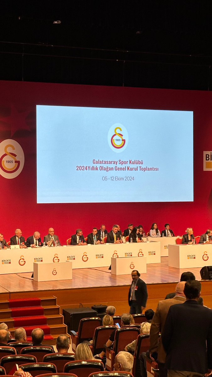 Yaşa , var ol Galatasaray !