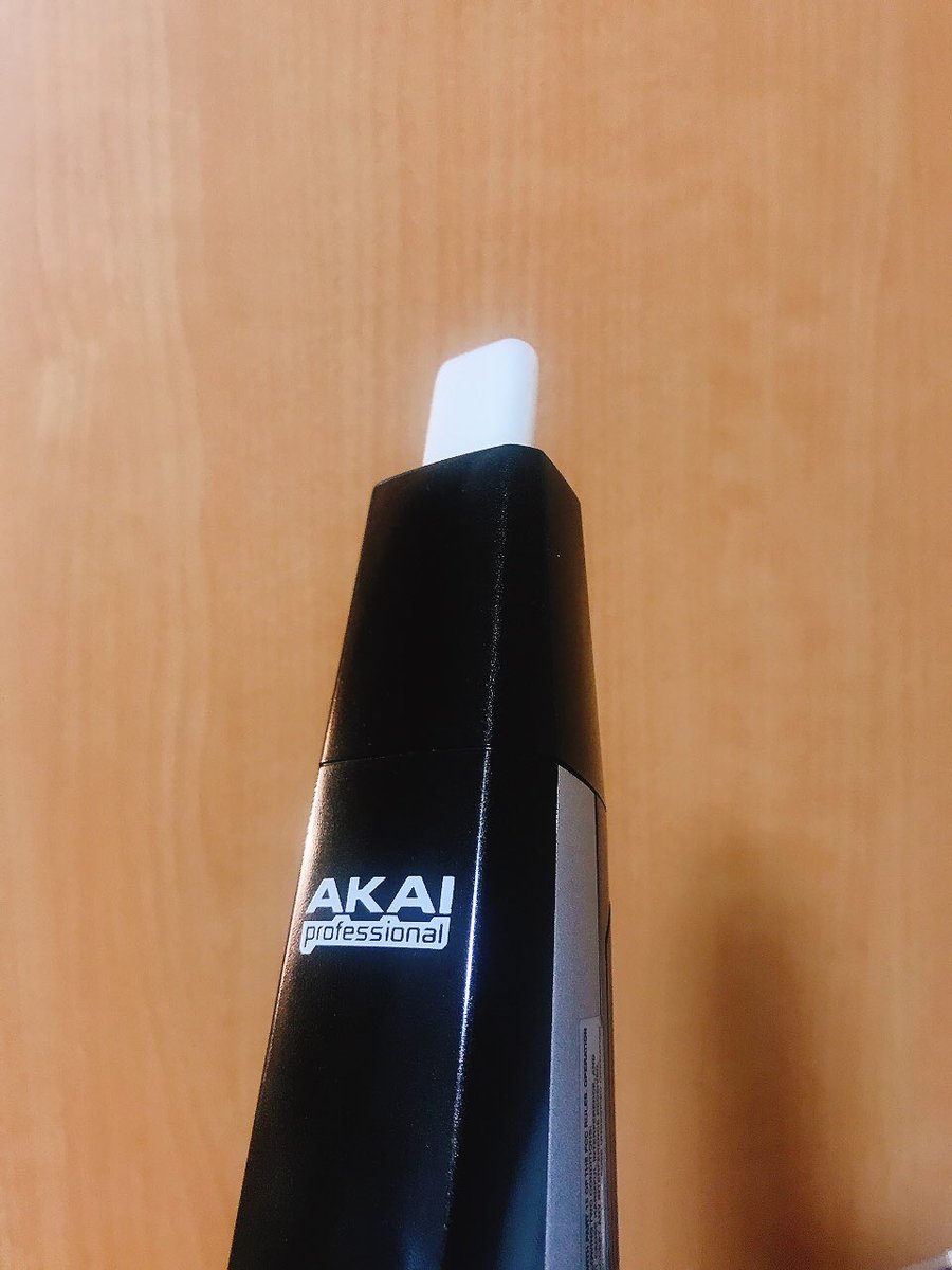 MIZUKI180sx's tweet image. EWI吹く時って僕はサックスと同じ様に下唇巻いて吹いてたんだけど巻かないで直接噛んだ方が良いのかな…っと思い始めた。
ビブラートもかけ易い。。
直接噛んだ方が楽器が安定して早いフレーズで指回し易い気が。。

今更ながらやっぱオクターブローラー難しいっ！！😭
#EWI 
#EWI4000