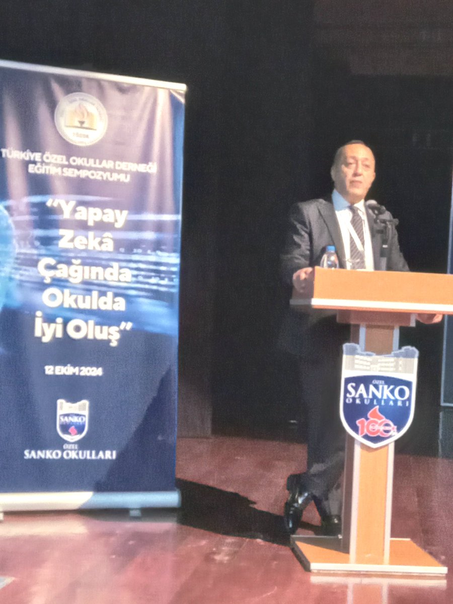 SankoOkul's tweet photo. SANKO Okulları Genel Müdürü Fırat Mümtaz Asyalı  Türkiye Özel Okullar Derneği "Yapay Zekâ Çağında Okulda İyi Oluş" Sempozyumu hoş geldiniz konuşmasını yapıyor.
@TOZOK1951 
@Firat_Asyali https://t.co/i3xkr9arvI