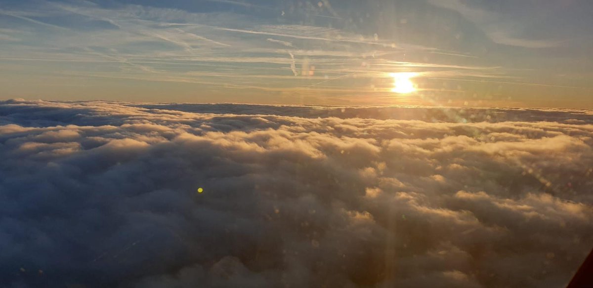 Bedank je collega/relatie deze feestdagen met een onvergetelijk decembercadeau! 🎁 Verras ze met een cadeaubon voor een helikopterproefles van Heliflight.nl. Een unieke ervaring die ze nooit zullen vergeten! ✈️ heliflight.nl/onvergetelijkp… #personeelscadeau #decembercadeau