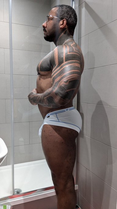 2 pic. New weight this morning 106kg /233

After one week on the diet. https://t.co/TZYhc9dznu