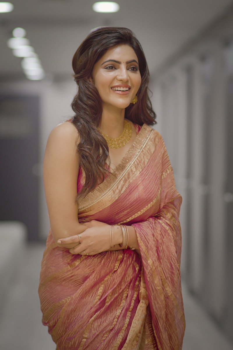 AthulyaOfficial's tweet photo. Wishing you all a blessed and happy #vijayadashami #dusshera ! May The Divine Blessings of the Goddesses Be with you and your family always ❤️❤️ #divine #blessings ! https://t.co/mEGFxLwMMm