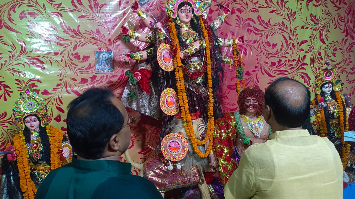 dasraghubar's tweet photo. दशहरे के अवसर पर आज साबुज कल्याण संघ टेल्को, पूर्वांचल पूजा कमेटी C एंड D रोड ग्राउंड टेल्को, इवनिंग क्लब टिनप्लेट और ईस्ट बंगाल कॉलोनी काली मंदिर सीतारामडेरा के पूजा पंडाल का अवलोकन किया।

जगत जननी मॉं अंबे से सभी भक्तों के सुख समृद्धि और खुशहाली की कामना की।🌺🙏🏻 https://t.co/fGqloZsav5