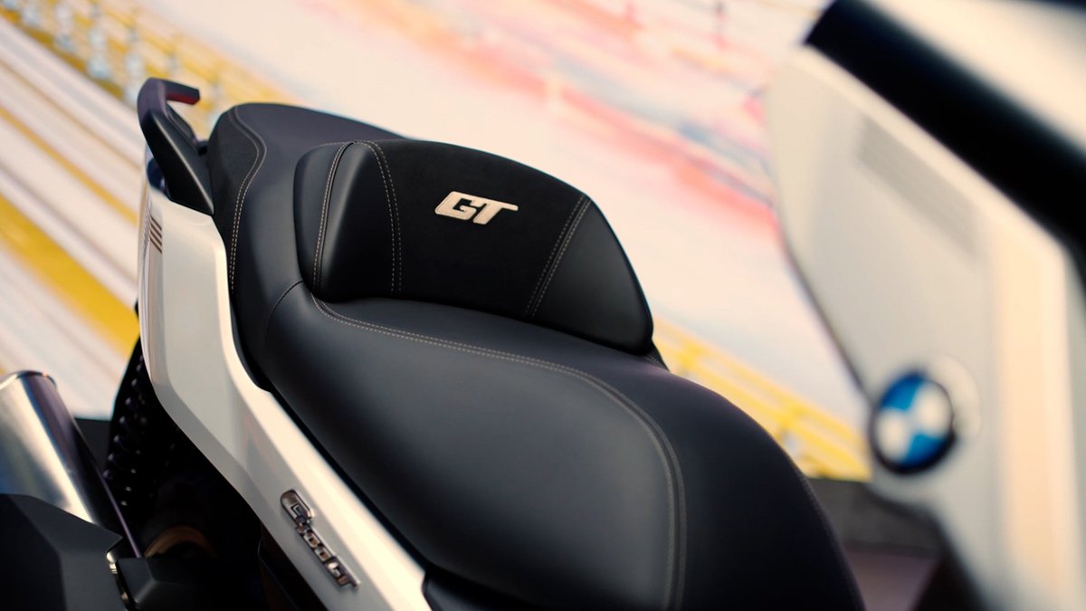 BMWMotorrad's tweet image. Take a closer look at the golden details of our new BMW #C400GT! 👀

Discover more: bmw-motorrad.com/en/shorturls/c…

#MakeLifeARide #PluggedToLife #BMWMotorrad