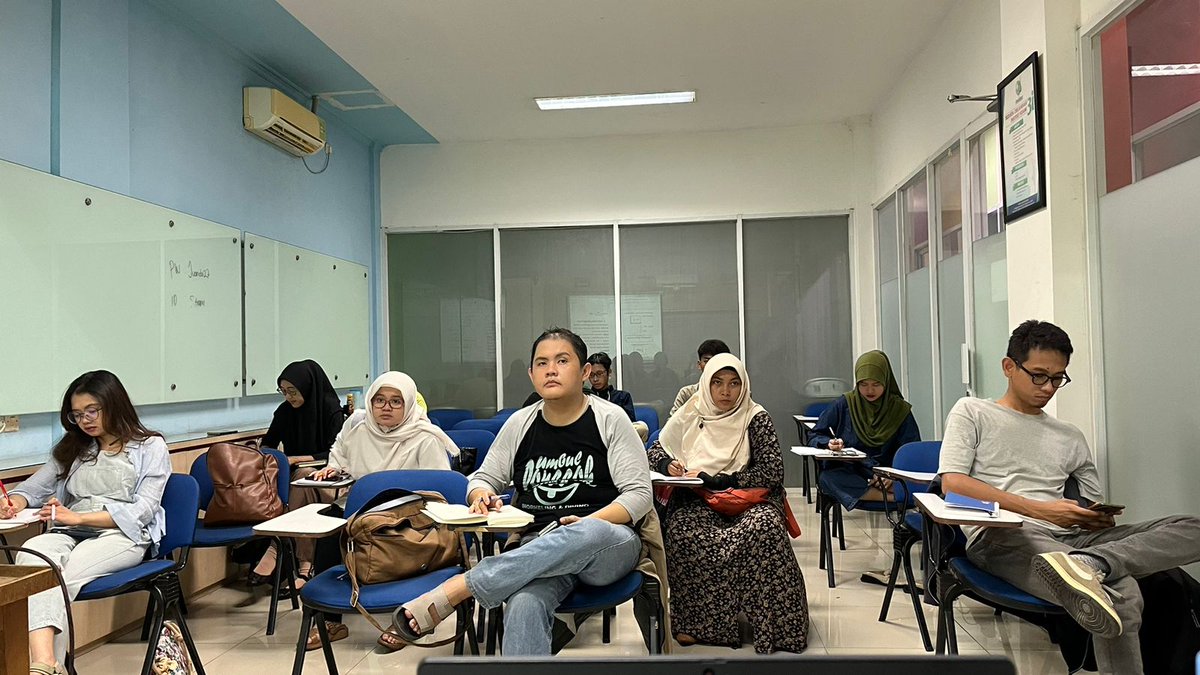 wak_bast's tweet image. Kelas #bimbelcpns Jakarta dan Depok sudah memasuki pertemuan2 terakhir. Senang lihat konsistensi siswa dalam mengikuti pertemuan demi pertemuan yang diadakan. Semoga kalian lulus ya dalam Tes CPNS 2024 !