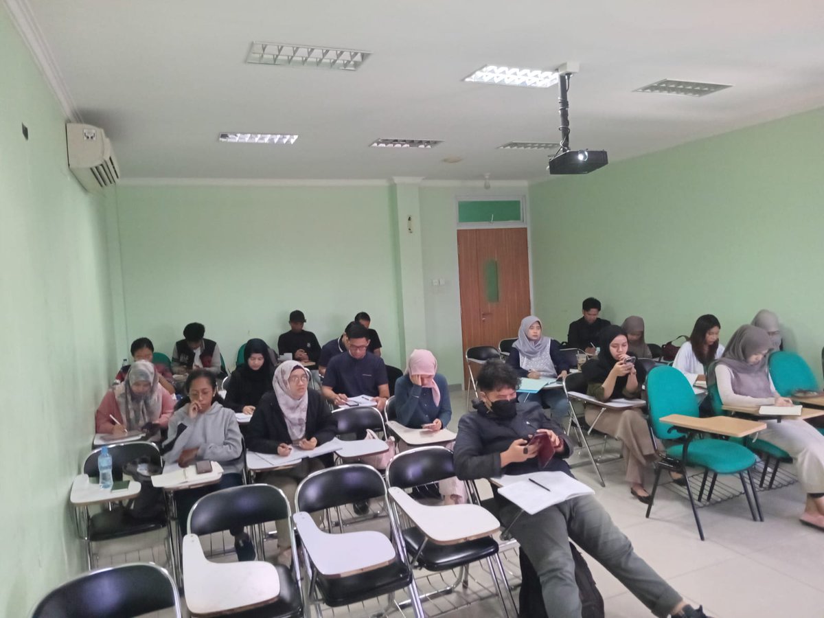 wak_bast's tweet image. Kelas #bimbelcpns Jakarta dan Depok sudah memasuki pertemuan2 terakhir. Senang lihat konsistensi siswa dalam mengikuti pertemuan demi pertemuan yang diadakan. Semoga kalian lulus ya dalam Tes CPNS 2024 !
