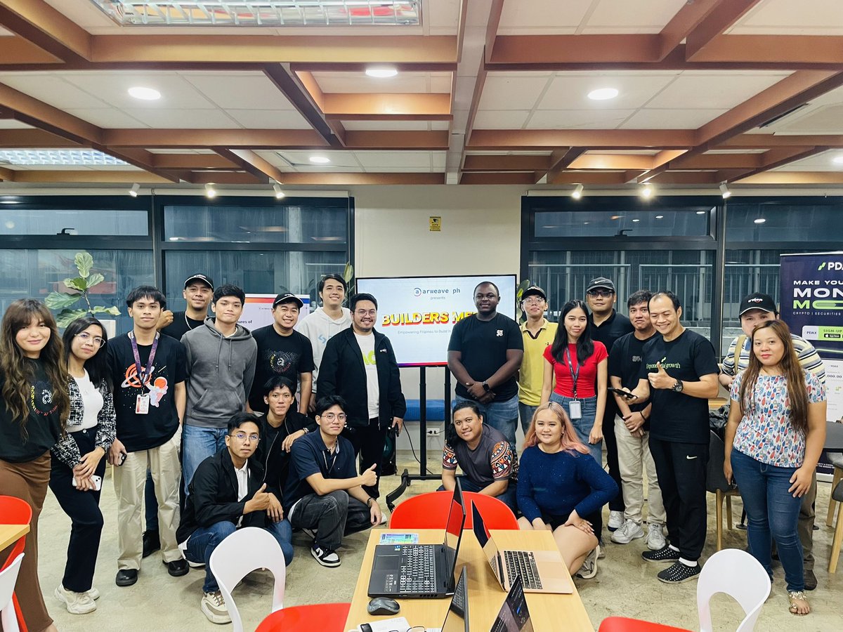 arweaveph's tweet photo. 𝐇𝐚𝐩𝐩𝐞𝐧𝐢𝐧𝐠 𝐧𝐨𝐰: an intimate Arweave PH Builders’ Meet-up with our mentors Merdi Kim, @theointech , and @CALVS100804 !
#ArweavePH #onlyarweave #BuildersMeet #DevChallenge https://t.co/qo3VTZ776I