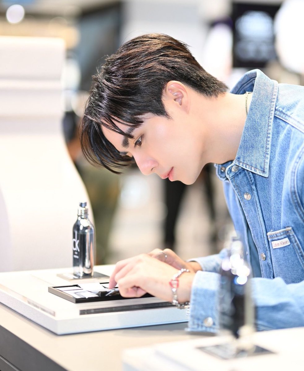 pinkinhell's tweet image. หล่อ สะอาด ดูดี ฉีดน้ำหอม CK 🌸🌟

@CalvinKlein 
#CalvinKleinFragrance #CKOne 

ZEE CK Fragrance Endorser
#CKOneEssenceXZeePruk 
[ @zee_pruk ] ; #ZeePruk