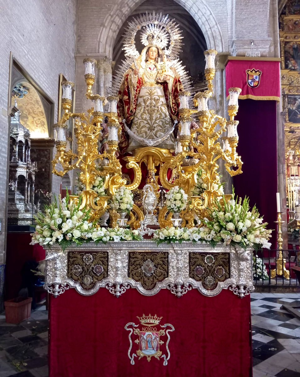 Despierta un nuevo 12 de octubre en Triana. Todo preparado en la Real Parroquia de <a href="/SantaAnaTriana/">Real Parroquia de Señora Santa Ana</a> para la salida procesional, prevista para las 19:00h. Nos acompañan musicalmente, como cada año, <a href="/3Caidas_Triana/">Tres Caídas de Triana</a> y <a href="/MaestroTejera/">Maestro Tejera</a>.

#MadreDeDios24