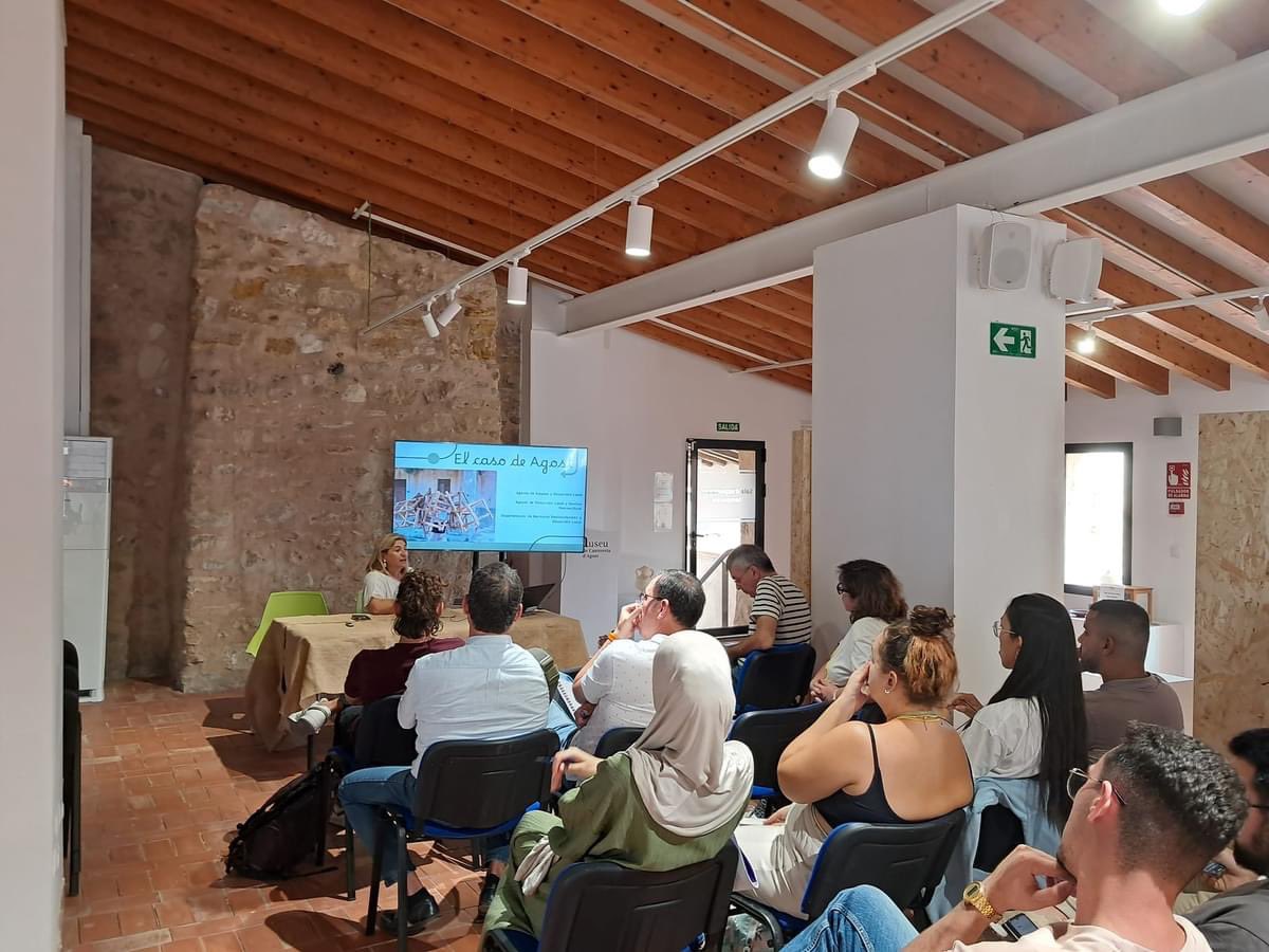 viernes de salida de campo

Máster en Desarrollo Local e Innovación Territorial

Itinerario: Hondón de los Frailes, l'Alguenya, Agost

profesor: Antonio Martínez Puche 

#master #desarrollolocal #territorio