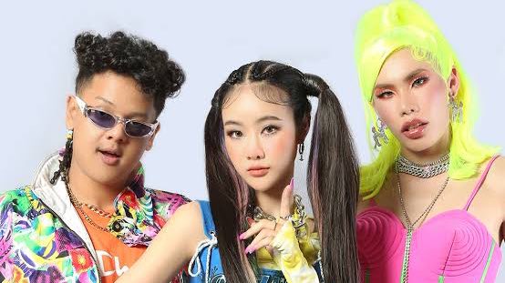 tpopchartss's tweet image. Tpop Co-ed Groups ที่มีผู้ฟังต่อเดือนมากที่สุดบน Spotify ในปัจจุบัน (October 12, 2024)

1. #bamm - 394,459
2. #BearKnuckle - 111,763
3. #FLIP_FROMNO1R - 111,285
4. #ทรีทูวัน (3.2.1) - 91,542
5. #NEWCOUNTRY - 36,110