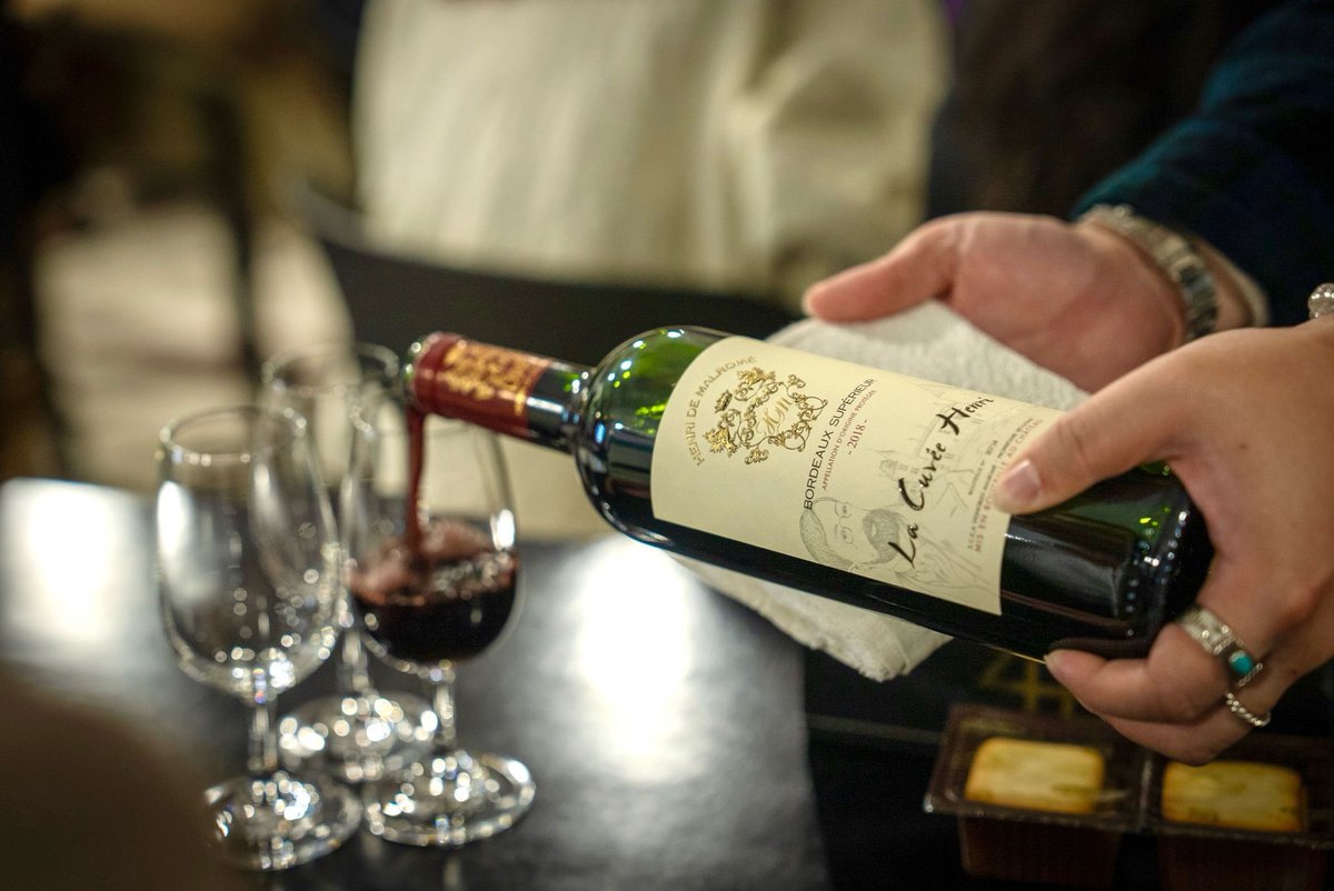 House44_io's tweet photo. House 44 members had an incredible experience at our wine tasting Masterclass with our resident partner, Mr.  Brian Yam! 🍷 With over 10 years in the industry and a WSET Level 4 Diploma, Brian shared his extensive knowledge. 

Follow us for updates on our next Masterclass! 🍾✨ https://t.co/hTCSwyKbEv