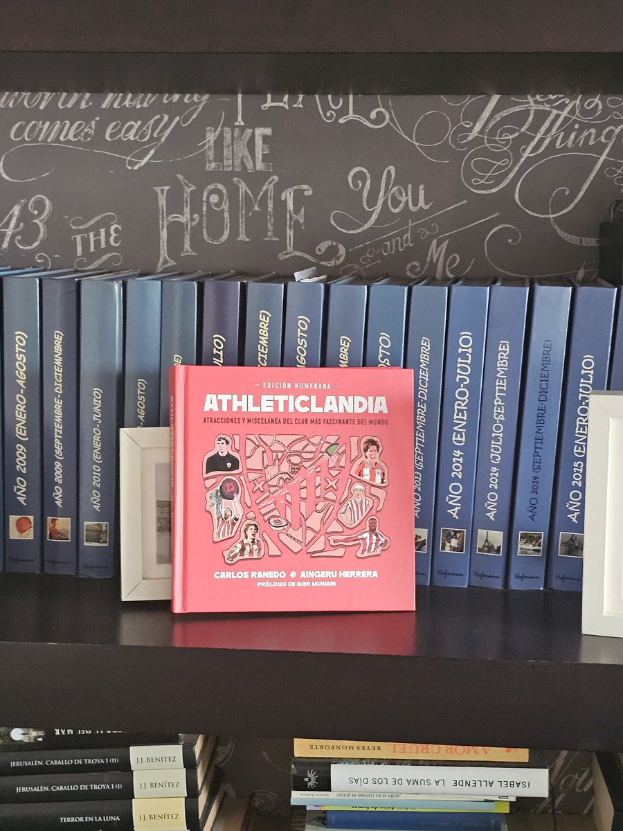 Muy orgulloso de ti <a href="/AingeruH/">Aingeru Herrera</a>, que junto a <a href="/carlosranedo/">Carlos Ranedo</a> habéis hecho uno de esos libros que hacen sentirse orgulloso de sentir los colores del <a href="/AthleticClub/">Athletic Club</a> . 

PD: Obligatoria su presencia en todos los salones de los athleticzales. 😍