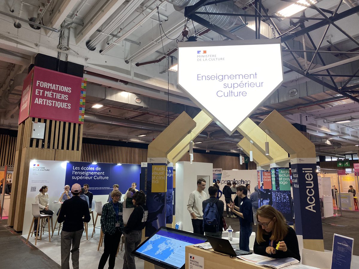 SICARTB's tweet image. Salon @letudiantsalon 12 &amp;amp; 13/10/24 Études artistiques : comment m’orienter et faire mes choix ? Plaisir de présenter les #CPESCAAP #ClassesPréparatoires #EtudesSupérieures #Artsplastiques : un dispositif @education_gouv #ServicePublic = Gratuit #Orientation @igartsplastique