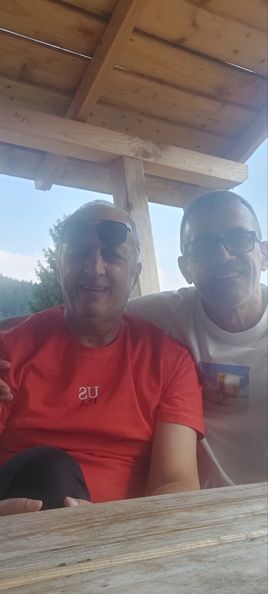 sofovic_samir's tweet image. Uvijek biraj prijatelje koji će ti uljepšati dan....